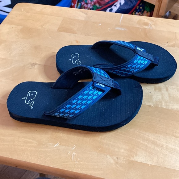 Vineyard Vines kids Size 13, Blue Whale Sandals - Picture 5 of 7